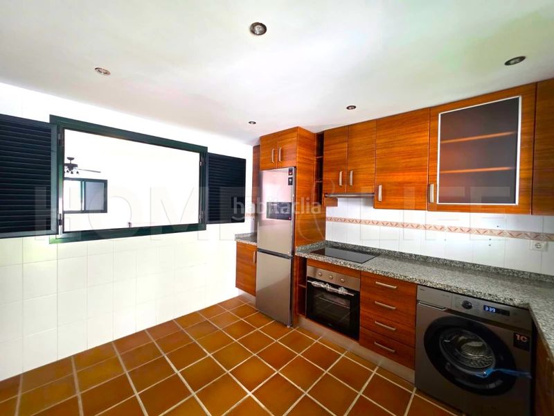 Foto ad3cfdd3-873b-4f76-9c6b-aa4247b7bbe3. Casa amb aparcament piscina a El Castillo Manilva