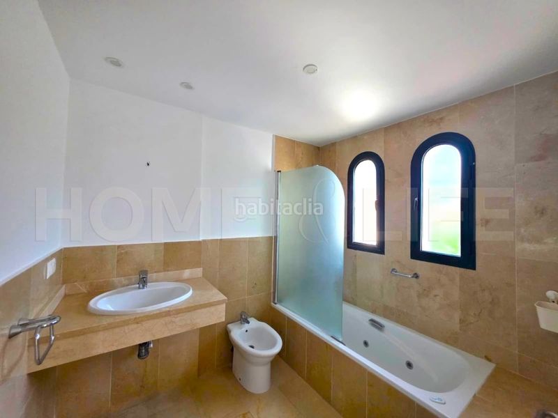 Foto e568c01a-c1b5-43a4-80a1-764550f82026. Casa amb aparcament piscina a El Castillo Manilva