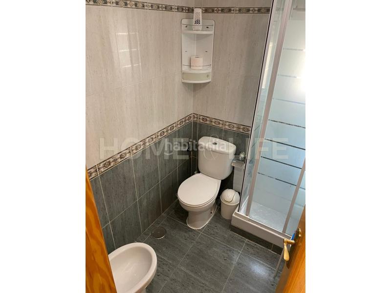 Foto 0279c4f4-4024-4ade-b3b8-cc4d0d8b6c93. Piso dulpex de 4 habitaciones en benalmadena costa. en Benalmádena