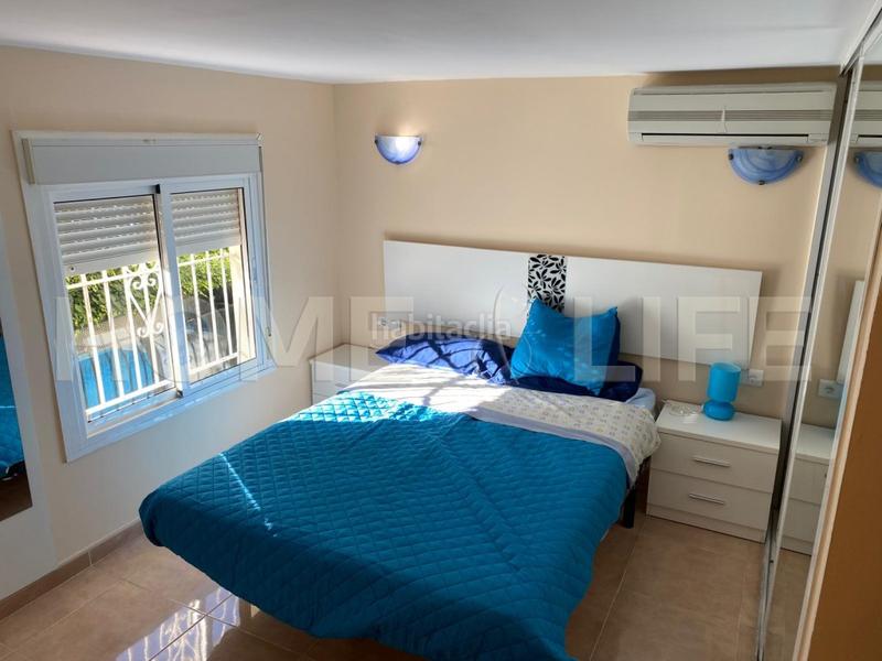 Foto e4c1a365-dd32-4c23-a3b4-d1fa53d9f859. Piso dulpex de 4 habitaciones en benalmadena costa. en Benalmádena