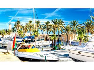 Pis a Puerto Deportivo. Espectacular piso totalmente reformado a estrenar en el centro d