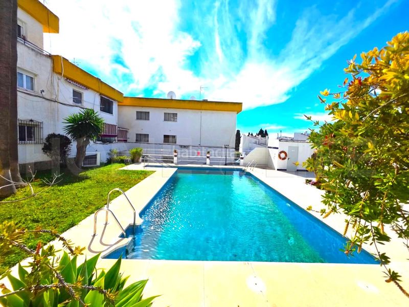 Foto 110ea71d-e3c3-44dd-b14e-e9f8c41d8045. Apartament amb aparcament piscina a El Pinillo Torremolinos
