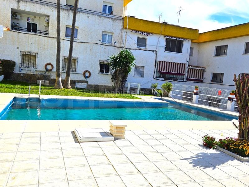 Foto 6c4d3035-b4c8-4fc2-a031-b2edc92e43ac. Apartament amb aparcament piscina a El Pinillo Torremolinos