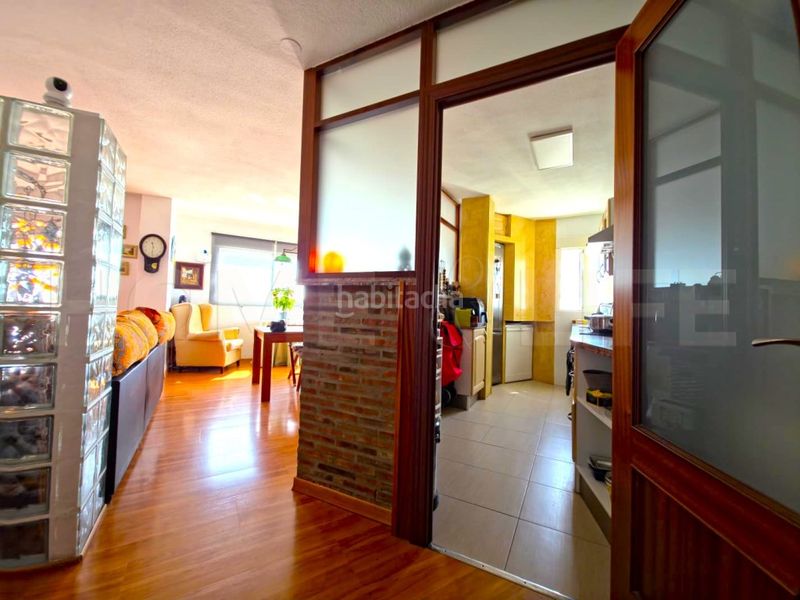 Foto 10c82dfe-f672-4b7d-bb2e-ee9200a4b3c3. Apartament amb piscina a Puerto Marina Benalmádena