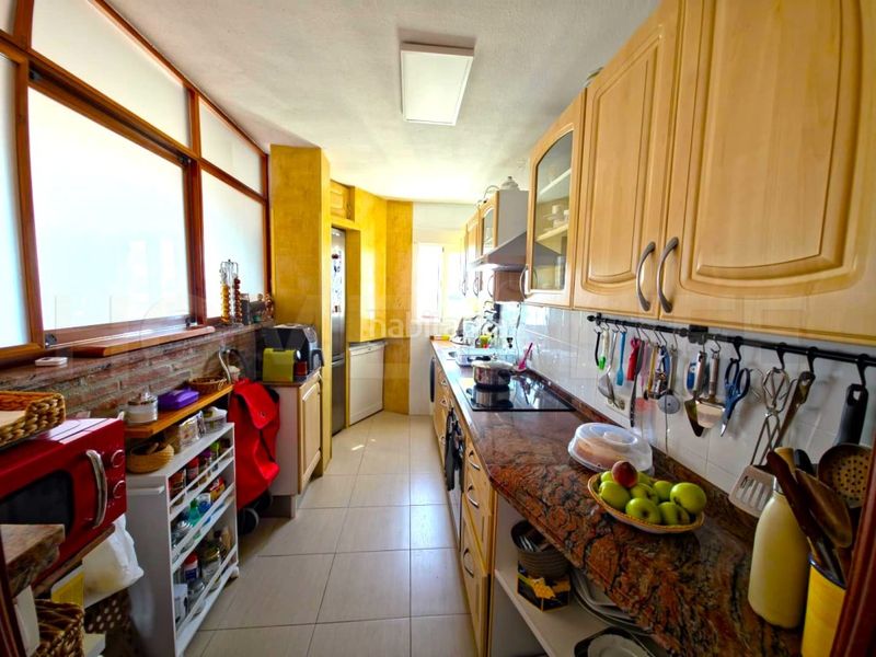 Foto 1fe1ef2b-0032-4b0e-a40b-578f2d3c87fa. Apartament amb piscina a Puerto Marina Benalmádena
