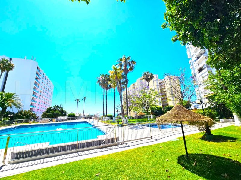 Foto f189ac70-dd1e-4c32-94e9-14b79c81aa20. Apartament amb piscina a Puerto Marina Benalmádena