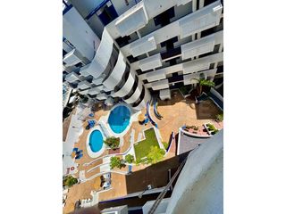Apartament a Cortijo Torrequebrada. Ático con vistas al mar, gran solárium privado y licencia turíst