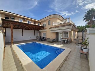 Location Chalet à Los Balcones-Los Altos. Alquiler de larga temporadapreciosa casa adosada situada en una