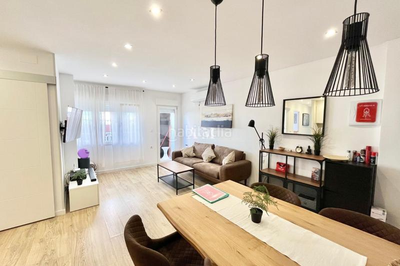 Foto faf1ddf5-b872-41e9-8323-60a195478b12. Alquiler apartamento disponible yaeste precioso apartamento, completamente reformado, se encuentra a tan solo 200 metros de la encantadora playa de la en Torrevieja