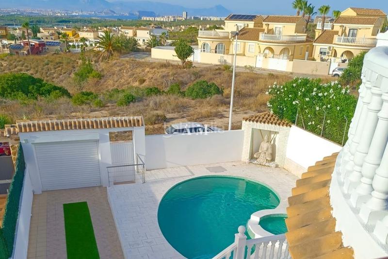 Foto 3621110a-9149-4c19-9de5-15c55a5f830f. Location chalet avec parking piscine dans Monte y Mar Santa Pola