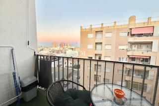 Lloguer Estudi a Avenida Habaneras - Curva de Palangre. Alquiler disponible desde 28 de enero 2026este acogedor estudio