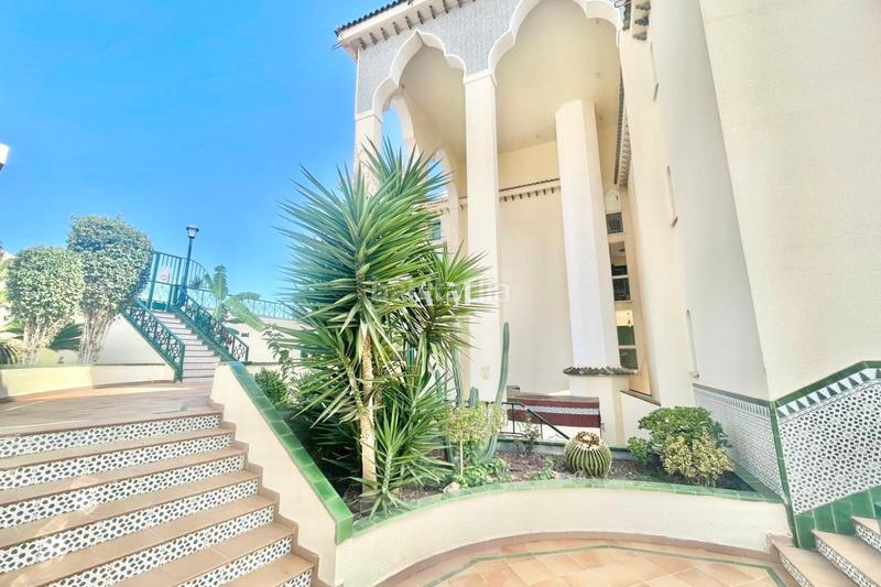 Foto c15f7318-a6d2-4f6e-b6b5-47e9a2c0fc1e. Alquiler piso alquiler disponible hasta el 30 de junio de 2026este apartamento se encuentra , en una urbanización cerrada junto a l en Santa Pola