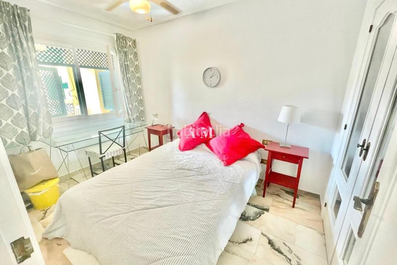 Foto e43765a2-12cc-4fdc-b9e4-e776683a6a78. Alquiler piso alquiler disponible hasta el 30 de junio de 2026este apartamento se encuentra , en una urbanización cerrada junto a l en Santa Pola