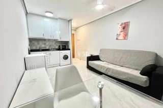 Rent Studio in Antonio Machado. Disponible a partir de hoy...acogedor estudio totalmente reforma