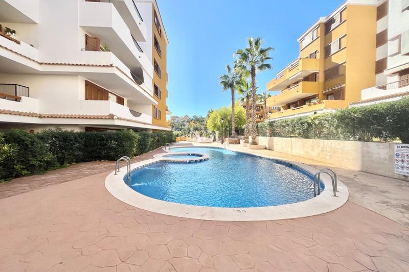 Foto cfe6991d-1b2a-4750-8dfd-73c97a5aee73. Alquiler piso disponible a partir de ahora...el apartamento se encuentra en una urbanización privada con acceso controlado en Punta Prima, cerca en Torrevieja