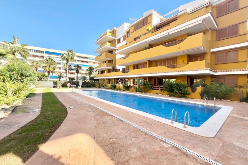 Foto e3d88f38-2b93-42eb-abcf-5eb931168794. Alquiler piso disponible a partir de ahora...el apartamento se encuentra en una urbanización privada con acceso controlado en Punta Prima, cerca en Torrevieja