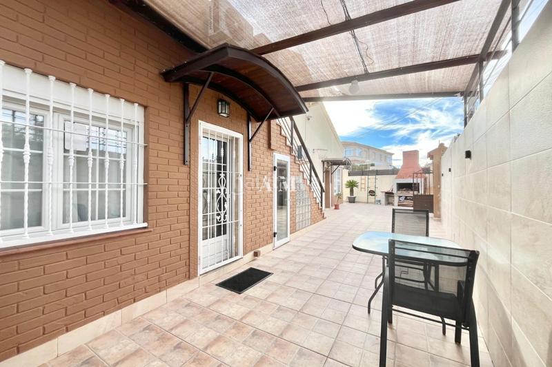 Foto 04feeec6-02c9-49ec-abf5-f550c2dbdb76. Rent house with heating in Torreblanca Torrevieja