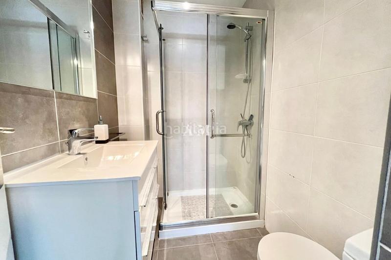 Foto 1eedb308-364c-4561-a71a-795b863bcaa1. Alquiler piso disponible ya...este amplio apartamento se encuentra en segunda línea de mar, a tan solo 140 metros de la playa de lisa y a un pas en Santa Pola