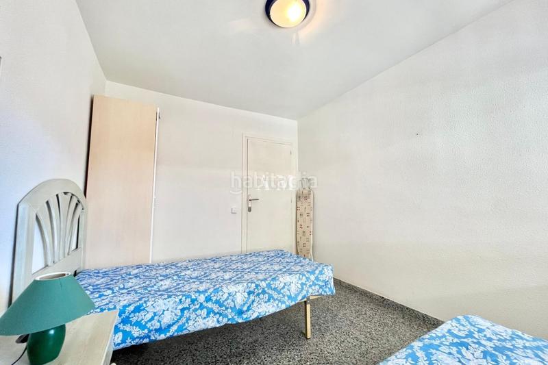 Foto 3c976972-5771-44b5-aedf-76847c8540e4. Alquiler piso disponible ya...este amplio apartamento se encuentra en segunda línea de mar, a tan solo 140 metros de la playa de lisa y a un pas en Santa Pola