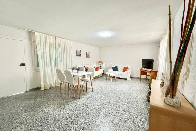 Foto b9bac6fd-9294-4daf-89e4-223a50d64430. Alquiler piso disponible ya...este amplio apartamento se encuentra en segunda línea de mar, a tan solo 140 metros de la playa de lisa y a un pas en Santa Pola