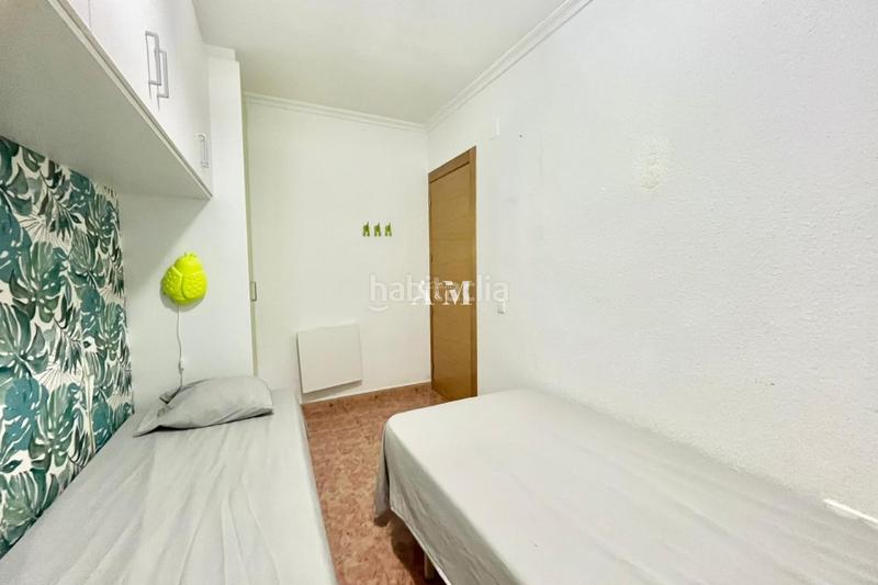 Foto ccfabed6-f3da-45d4-ac75-f6ce15d770eb. Alquiler casa disponible desde ya...encantadora casa de una planta con amplio jardín para disfrutar del soleado clima español, ubicada en una zo en Santa Pola