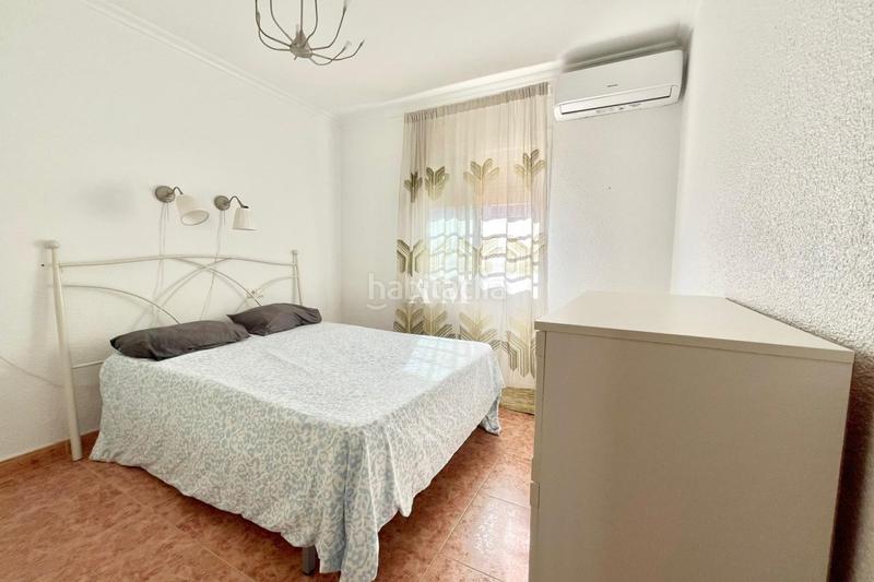 Foto dbabaa8e-3a96-4394-95ad-2844d838b39f. Alquiler casa disponible desde ya...encantadora casa de una planta con amplio jardín para disfrutar del soleado clima español, ubicada en una zo en Santa Pola