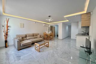 Affitto Casa a schiera in Los Balcones-Los Altos. Disponible desde ya...este bungalow en planta baja está totalmen