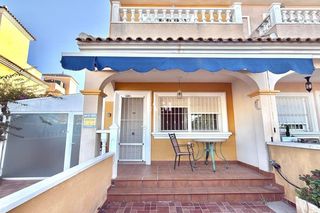 Location Maison jumelée à Torre de la Horadada. Disponible a partir del 1 de octubre...esta preciosa casa se enc