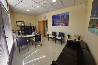Rent Office space in Orihuela Ciudad. Disponible desde hoy...le ofrecemos en alquiler esta oficina con