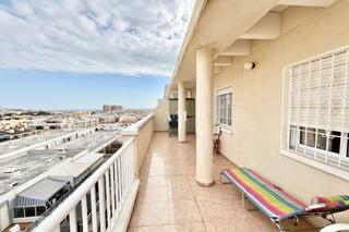 Alquiler Ático en Avenida Habaneras - Curva de Palangre. Disponible yaático soleado y espacioso con una enorme terraza de