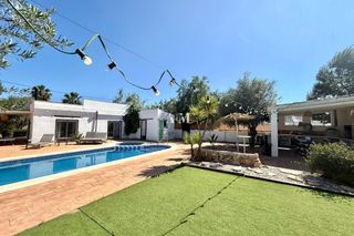 Location Maison à San Miguel de Salinas. Disponible a partir de junio de 2026...casa independiente en una