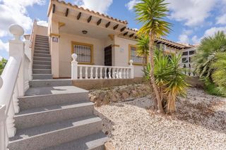 Miete Reihenhaus in Villamartín-Las Filipinas. Alquiler desde octubre 2026 hasta mayo 2027bungalow en planta ba