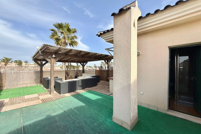 Foto b29d0318-8bc3-4e92-a68e-dd05c10b48b9. Lloguer àtic amb calefacció aparcament piscina a Rojales