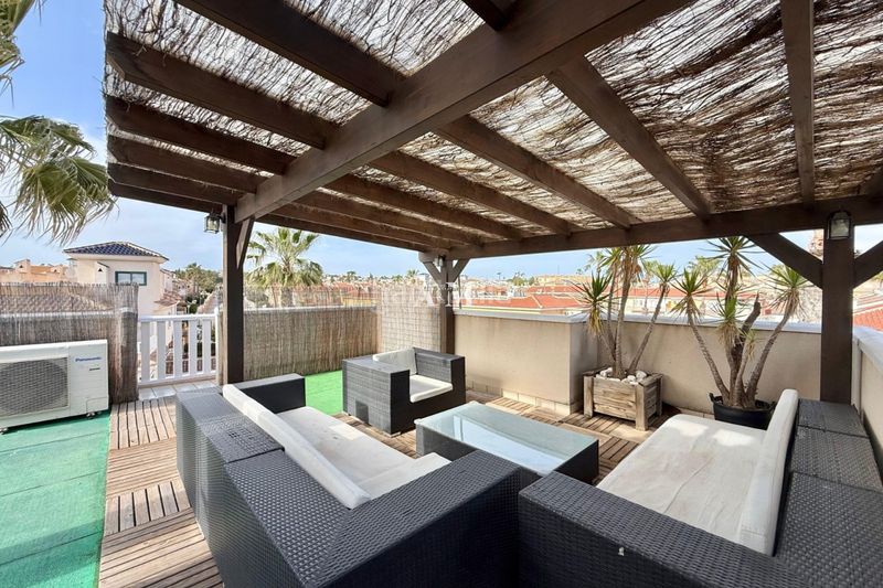 Foto bf6a3133-741e-4f0a-b25b-10126a579aa5. Lloguer àtic amb calefacció aparcament piscina a Rojales