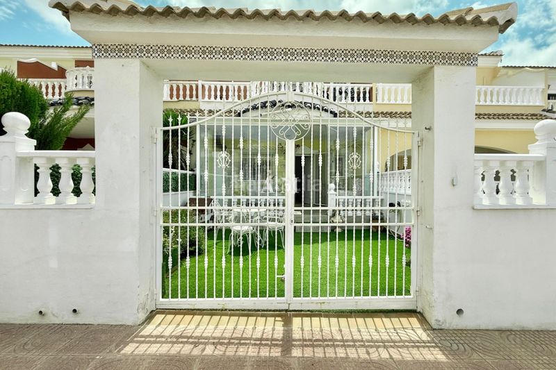 Foto 9fe9ee6a-a4dd-4abe-be82-b808484352a2. Casa adossada amb calefacció piscina a Benijófar