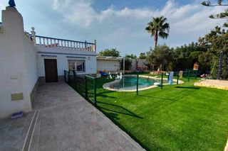 Lloguer Casa adossada a Montesinos (Los). Disponible desde hoy!situada a 4 minutos en coche de los montesi