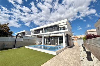 Affitto Casa a schiera in Monte y Mar. Disponible ahora!casa de reciente construcción, ubicada en una d