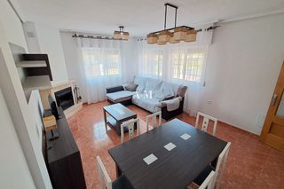 Rent Semi detached house in La Palma. Disponible para alquiler ya!esta casa adosada se encuentra en un