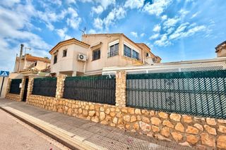 Casa adossada a Santiago de La Ribera. En ventaamplio dúplex en esquina ubicado en san javier, a 1500 m