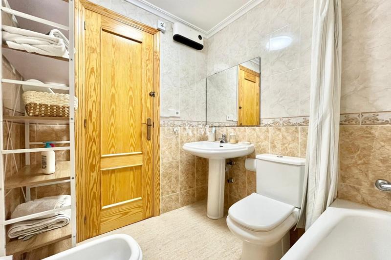 Foto 4ae521c9-de24-4ba4-96d2-412dd70fdddd. Lloguer casa aparellada amb calefacció aparcament a Santa Pola