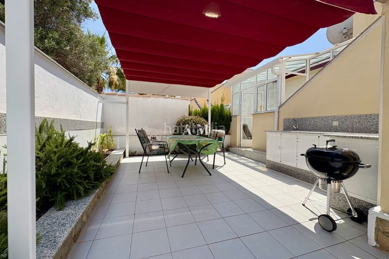 Foto a05f55f6-1647-465e-b8c1-344fcbb2deda. Casa adossada amb piscina a Rojales