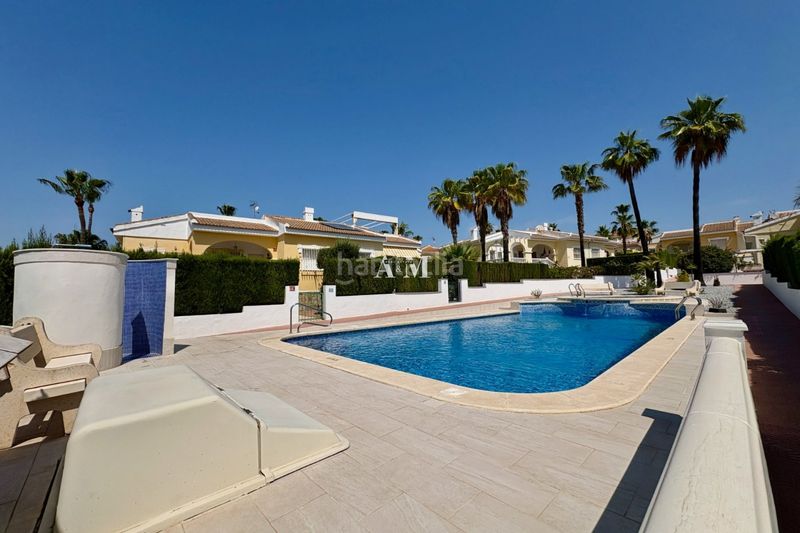Foto cf4ead19-ddb4-4660-ae76-eff50cf77696. Casa adossada amb piscina a Rojales