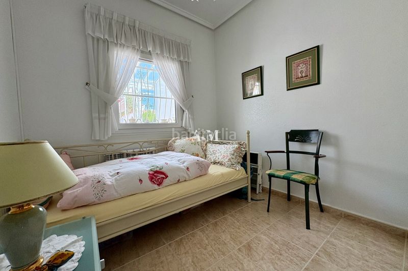 Foto d2ce4b6f-7860-4d89-8cee-7fe5126cb23b. Casa adossada amb piscina a Rojales