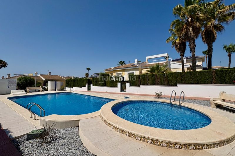 Foto ddb83ce4-5101-4926-acaa-c5c24f694e62. Casa adossada amb piscina a Rojales