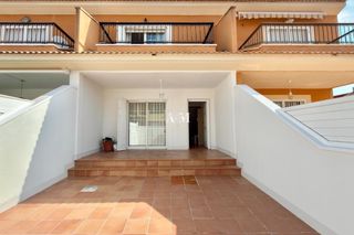 Miete Haus in Santiago de La Ribera. Disponible desde ya para todo el añole ofrecemos esta casa adosa