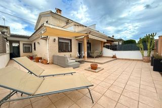 Rent House in Torre de la Horadada. Alquiler desde septiembre 2026nbsppreciosa casa, espaciosa y lum