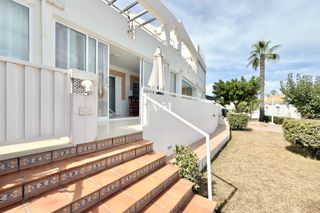Miete Erdgeschoss in Cabo Roig. Disponible desde septiembre de 2026 hasta junio de 2027acogedor