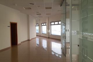 Local Comercial a San Pedro del Pinatar. En ventaofrecemos esta espaciosa oficina de 220 m en venta en sa