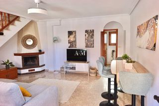 Miete Reihenhaus in Torre de la Horadada. Disponible desde ya para todo el añoesta preciosa casa adosada s