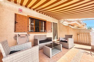 Lloguer Casa adossada a Torre de la Horadada. Disponible desde ya para todo el añoesta preciosa casa adosada s